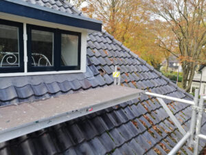 Veilig werken op hoogte met een aangepaste stijger